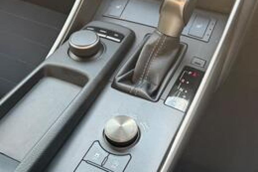 Lexus IS 200  