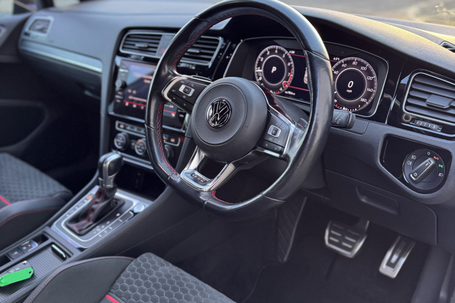 Volkswagen Golf GTI 