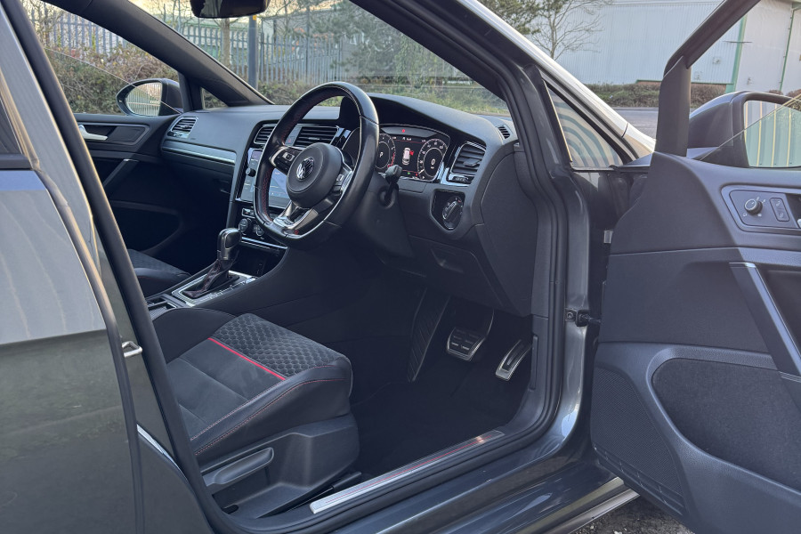 Volkswagen Golf GTI 