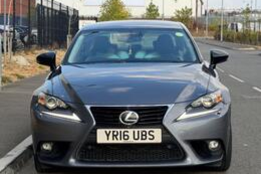 Lexus IS 200  